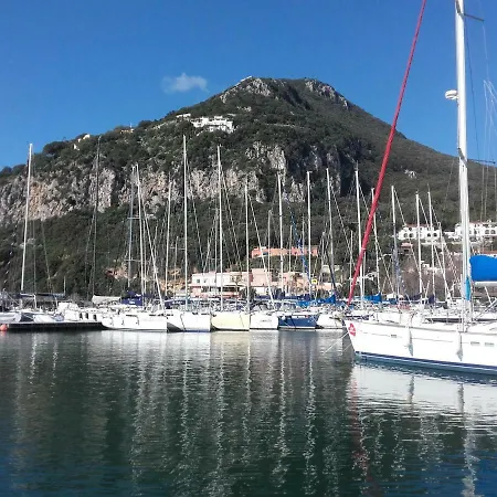 别墅 Colle Circeo 1° *